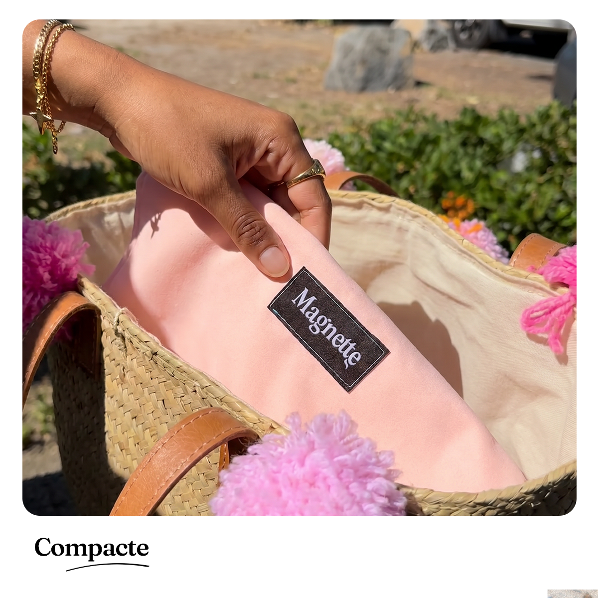 Serviette aimantee microfibre compacte magnette pliée dans un petit sac
